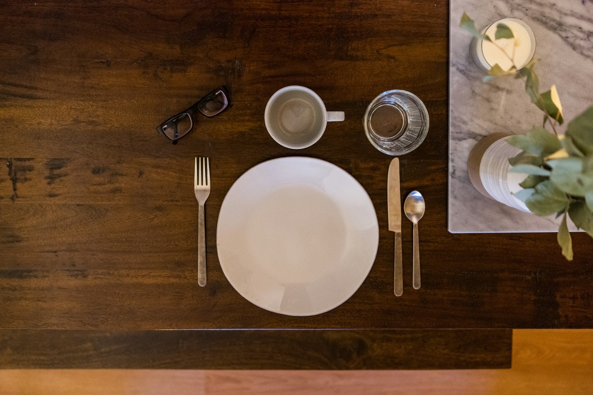 Table en bois massif : Un choix idéal pour votre intérieur - Kipli