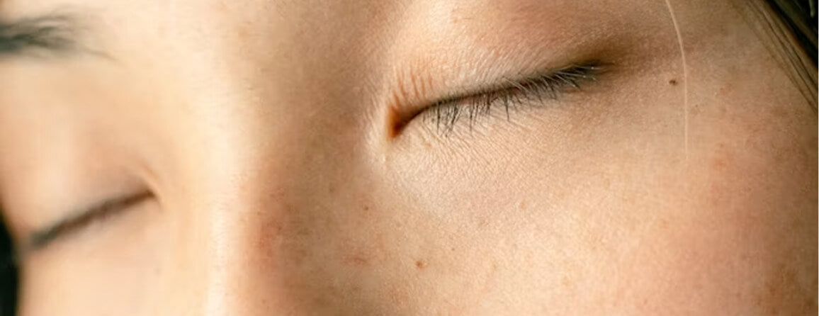 Con o senza melatonina: come scegliere gli integratori alimentari giusti per dormire bene?