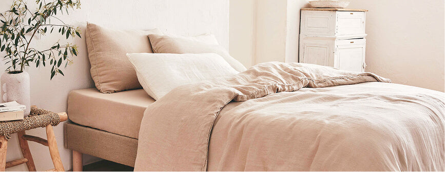 Cotone biologico o lino lavato: quale lenzuolo scegliere per un sonno naturale?