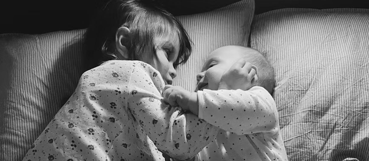 Geschwister im selben Zimmer: So richten Sie ein Zimmer für zwei Kinder ein
