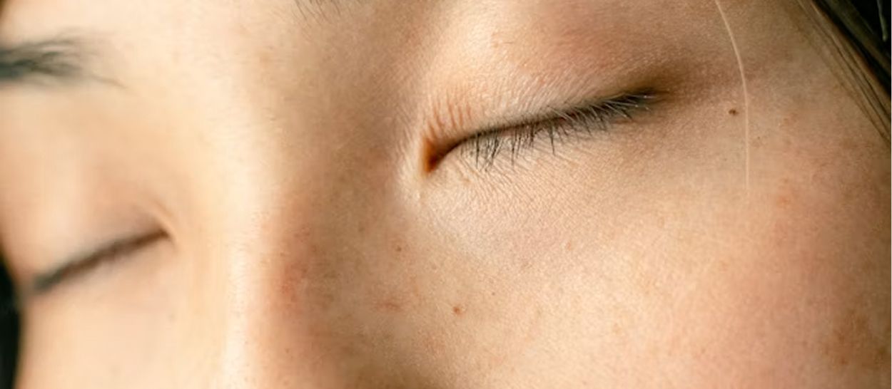 Biancheria da letto e allergie: quale materiale scegliere se si ha la pelle sensibile?