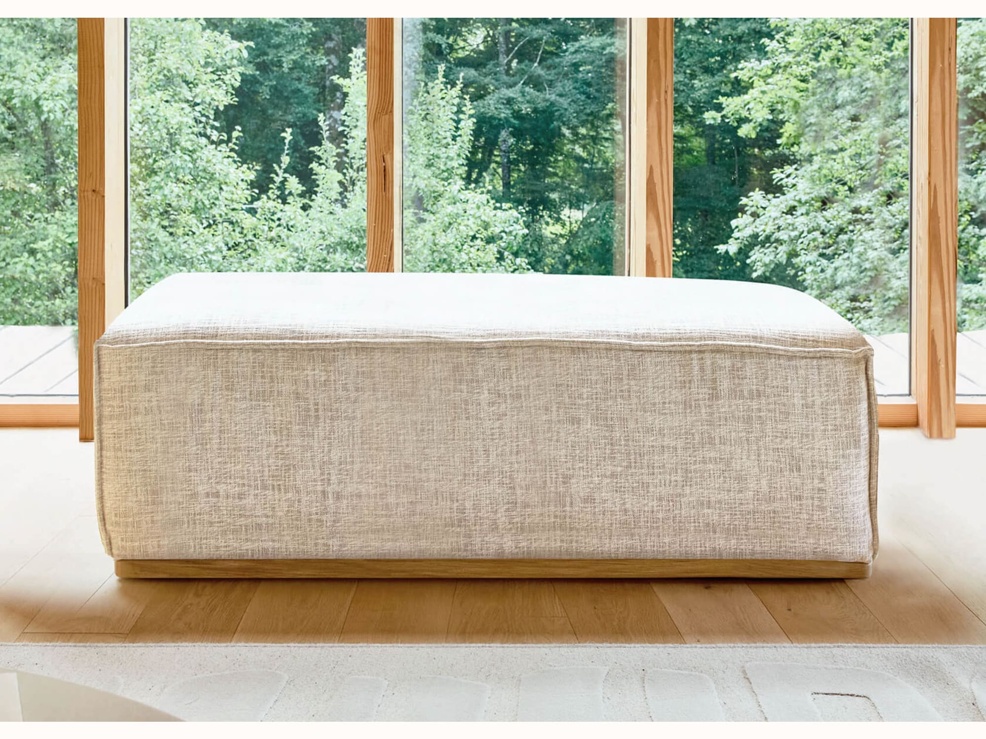 Pouf con base in legno FOLIA