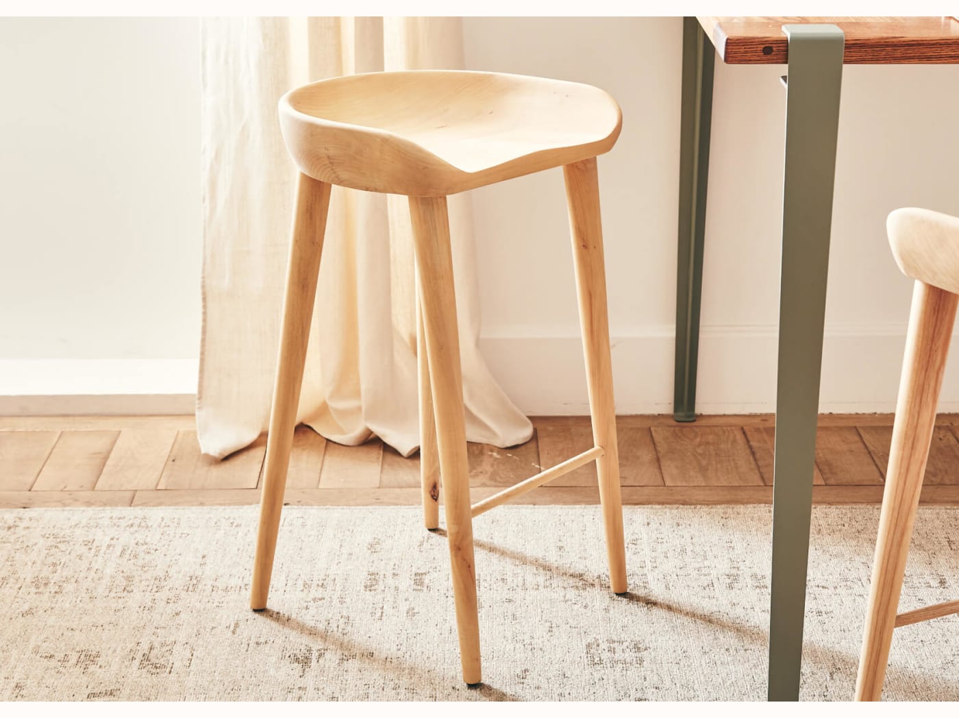 Sgabello in legno LYRA