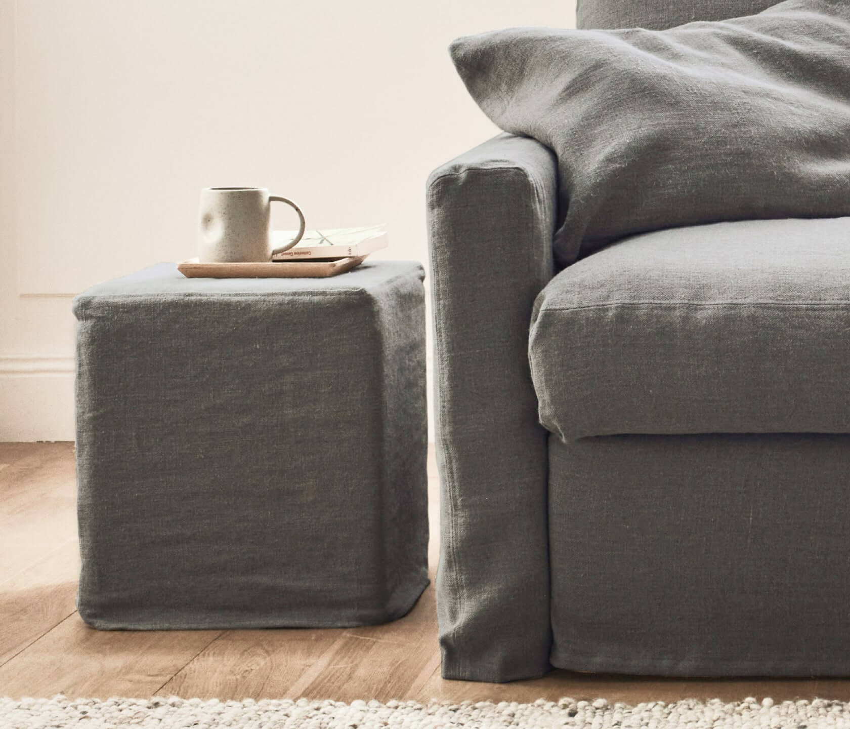 Piccolo pouf in lino PALM
