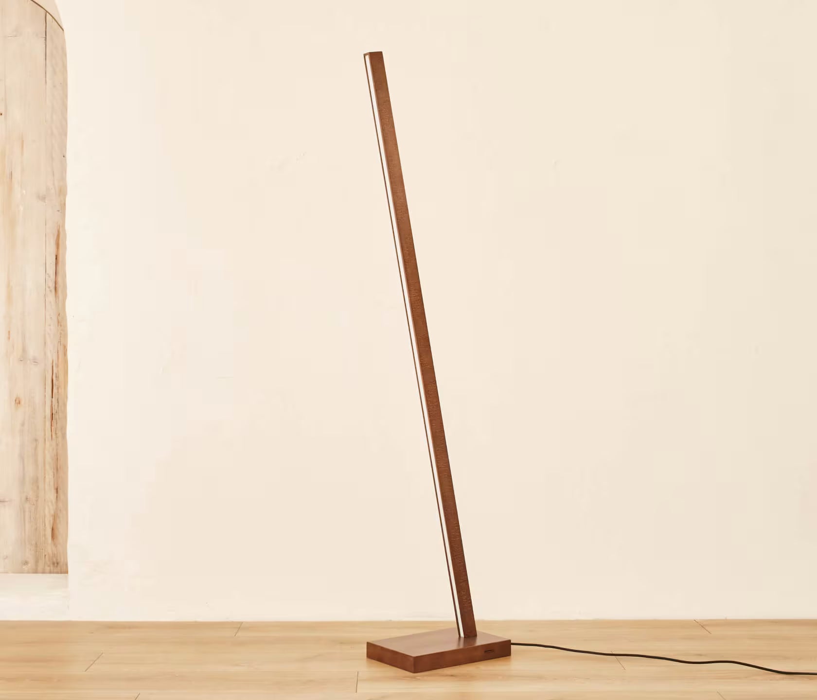 Lampada da terra a LED in legno NYNE