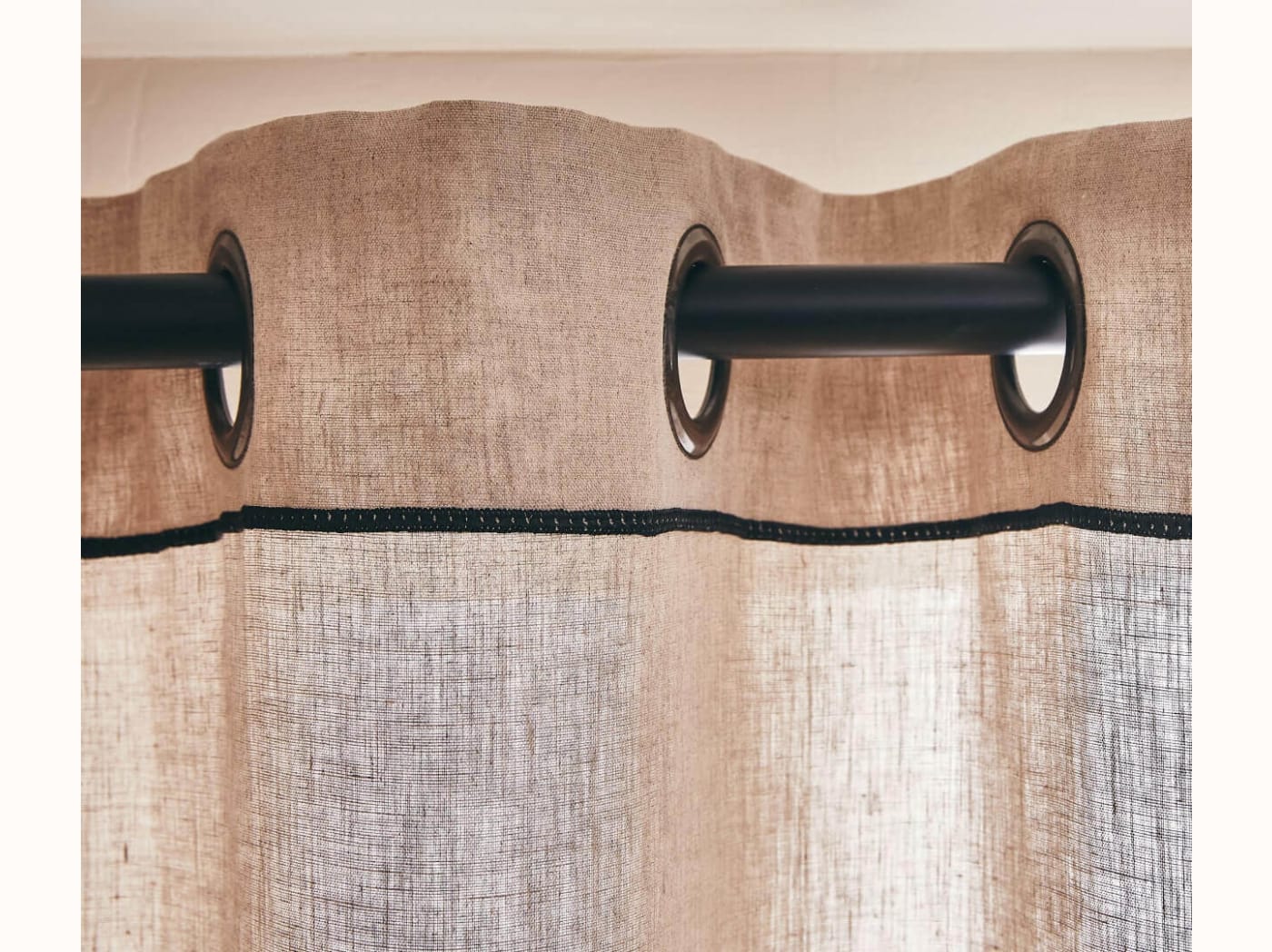 Tenda leggera in lino con occhielli LENO