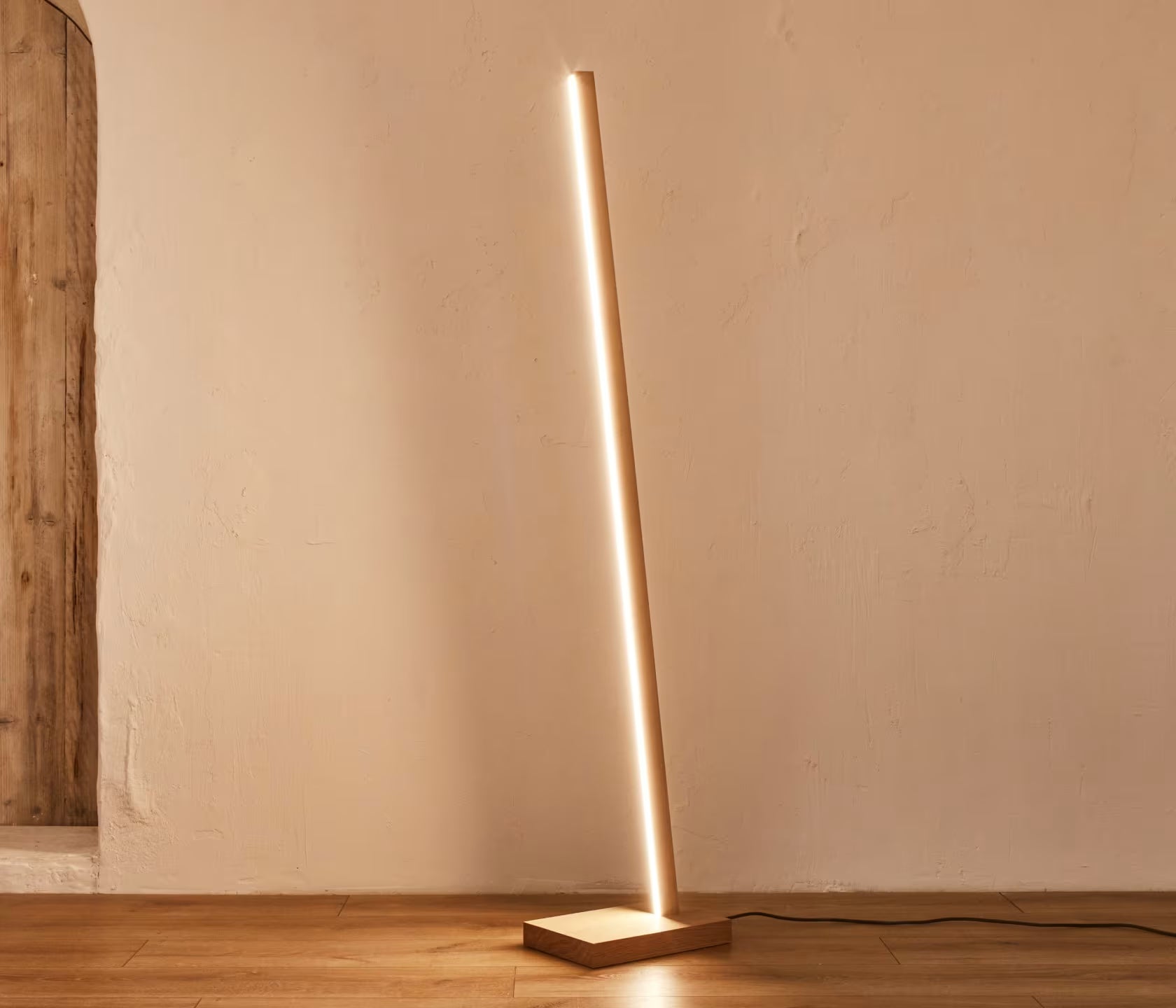 Lampada da terra a LED in legno NYNE