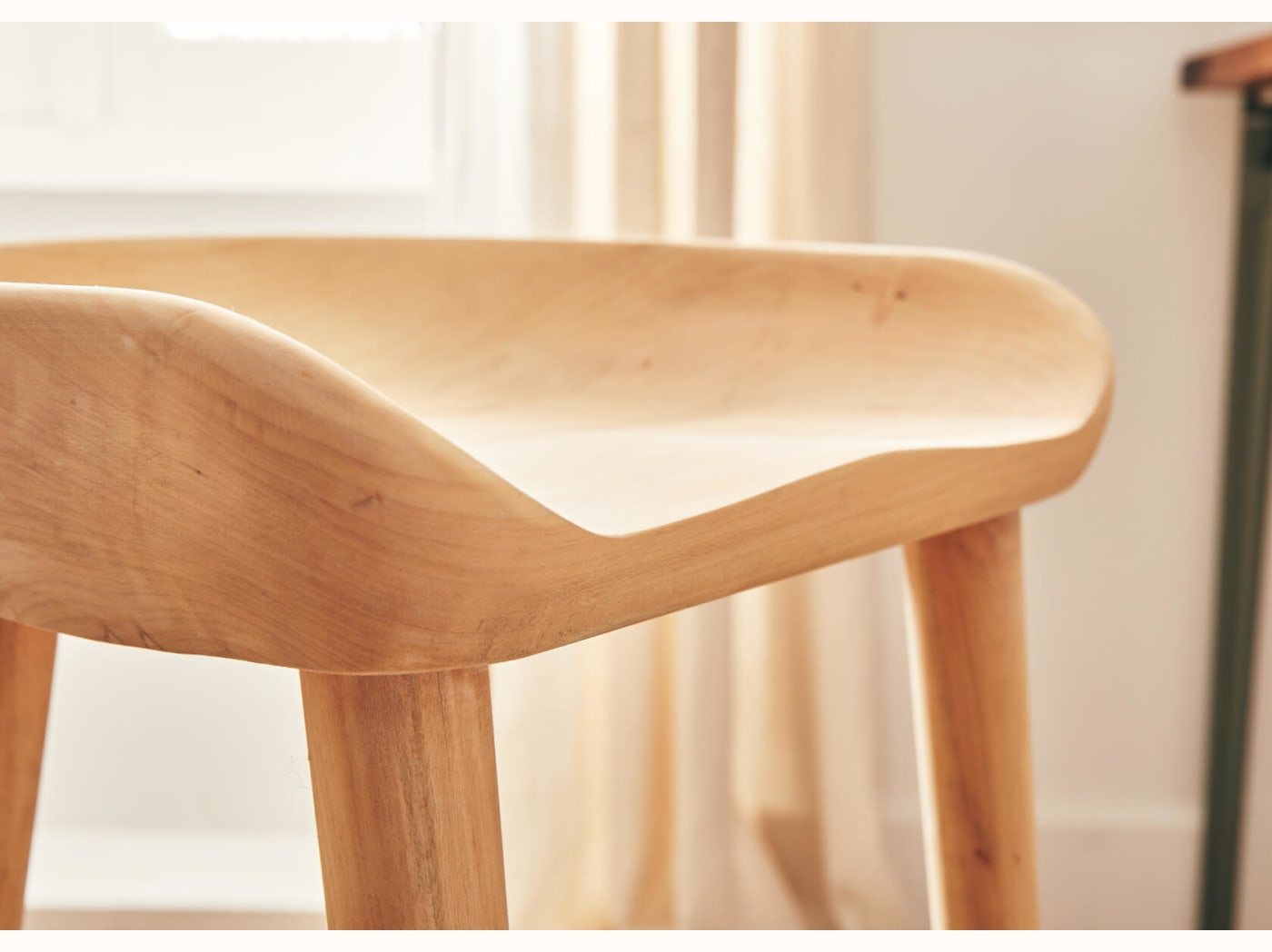 Sgabello in legno LYRA