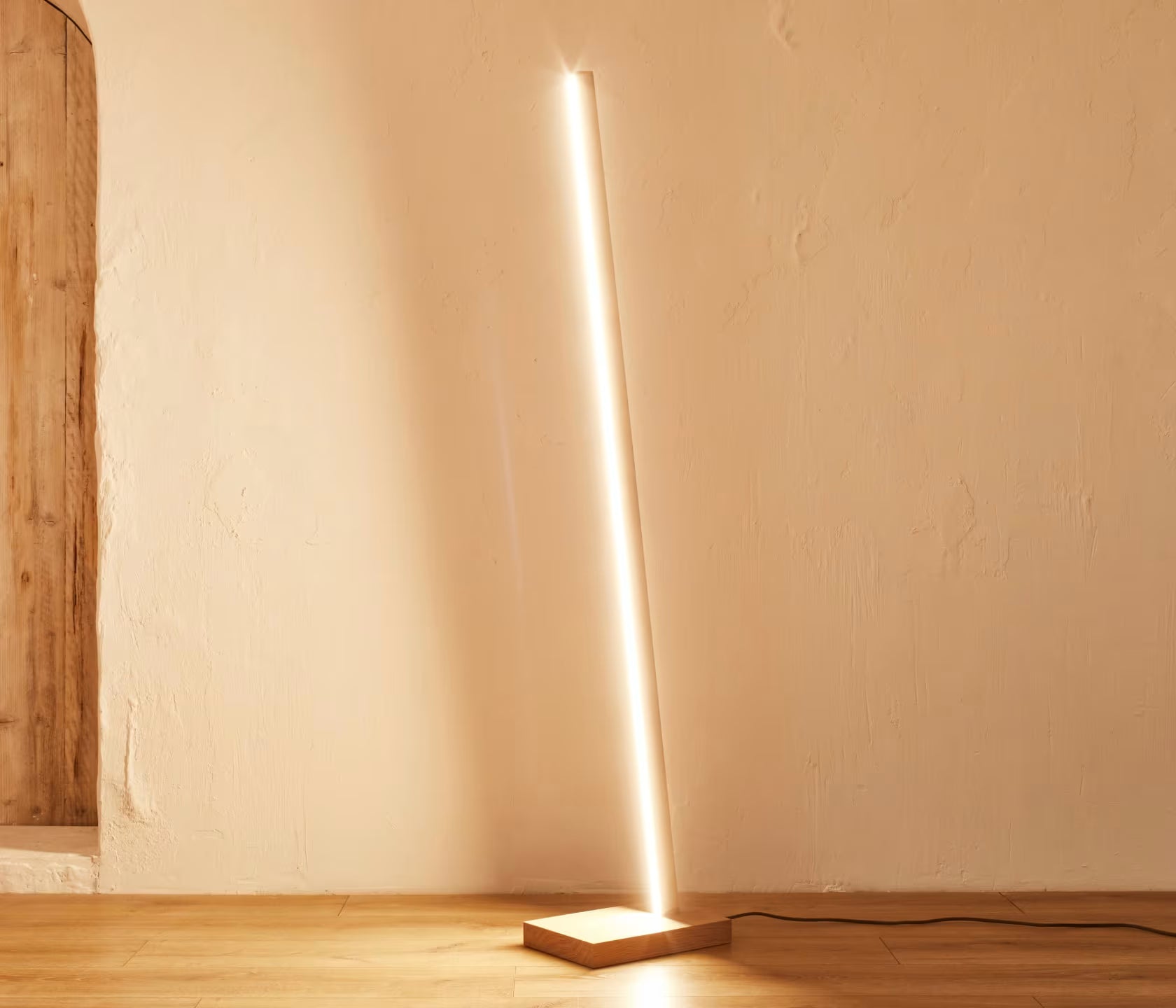 Lampada da terra a LED in legno NYNE