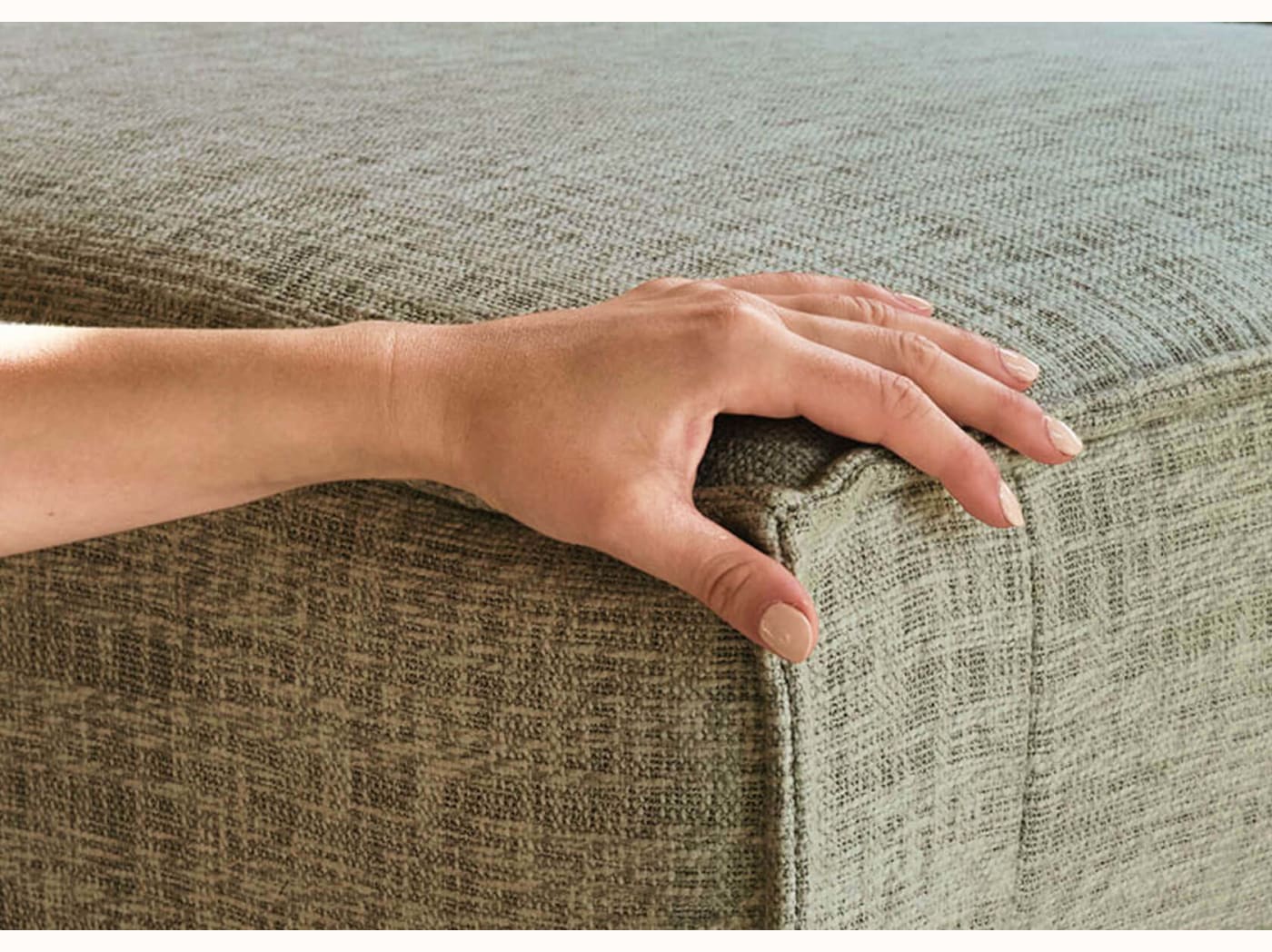 Pouf con base in legno FOLIA