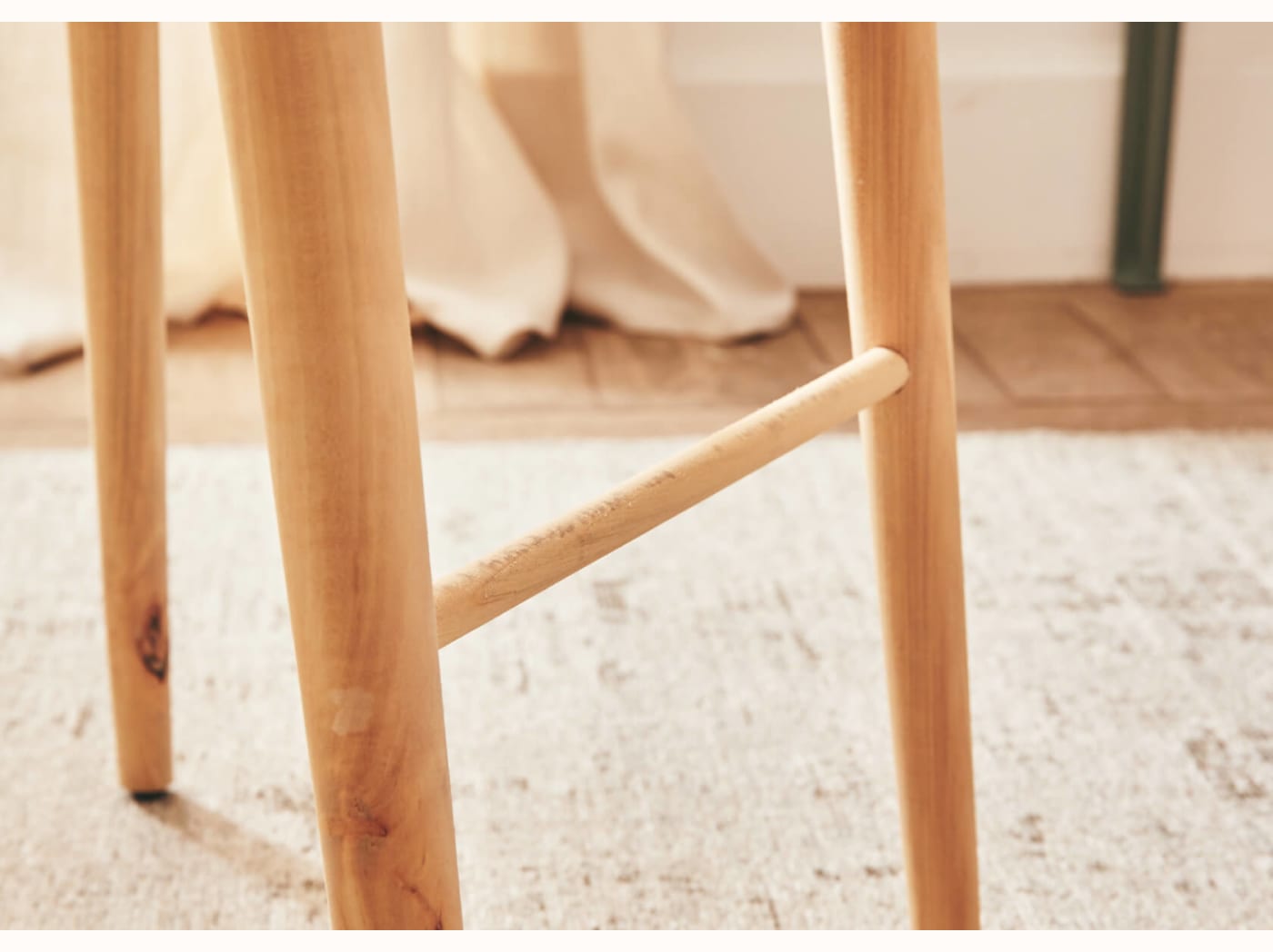Sgabello in legno LYRA