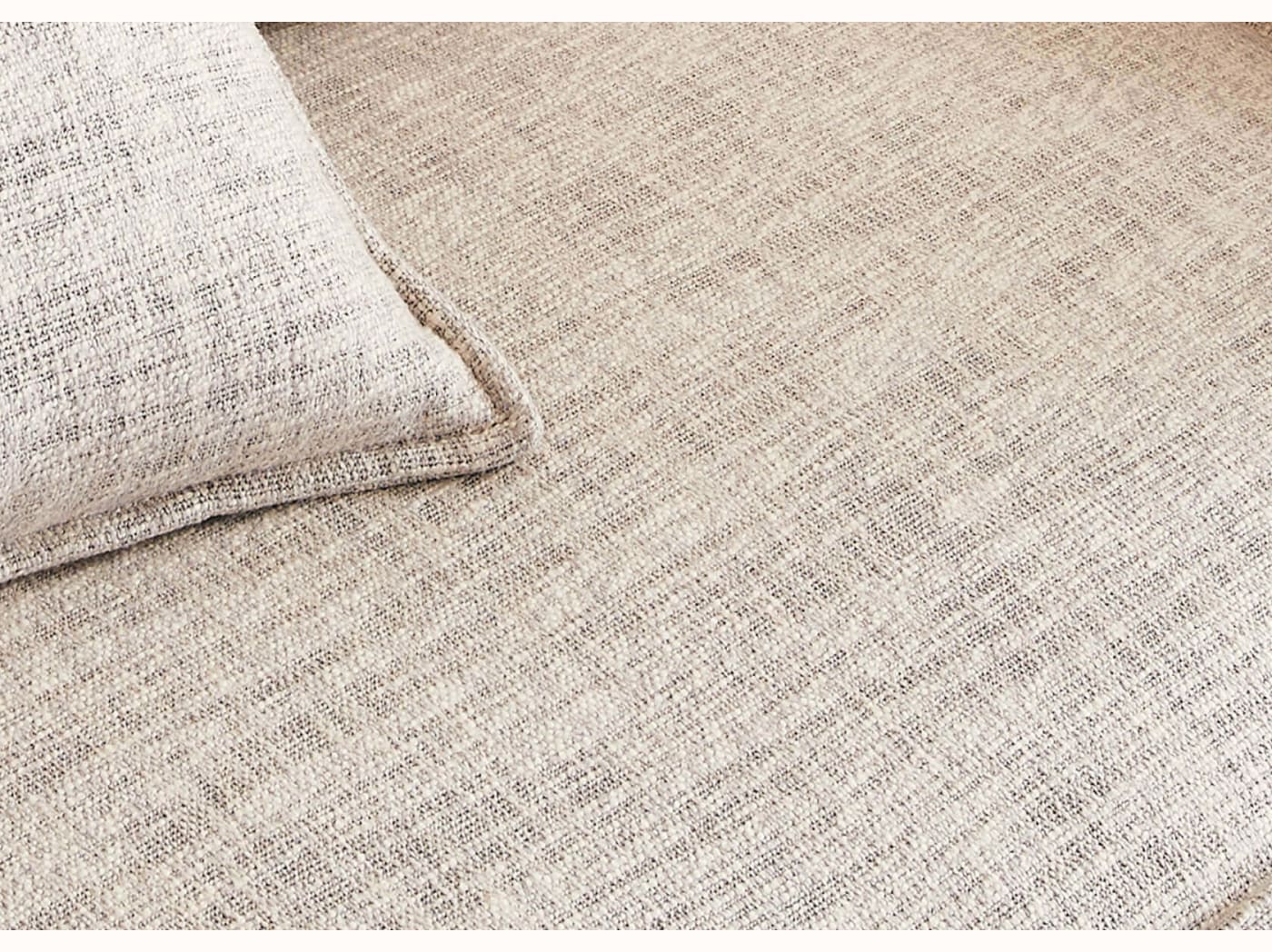 Pouf con base in legno FOLIA
