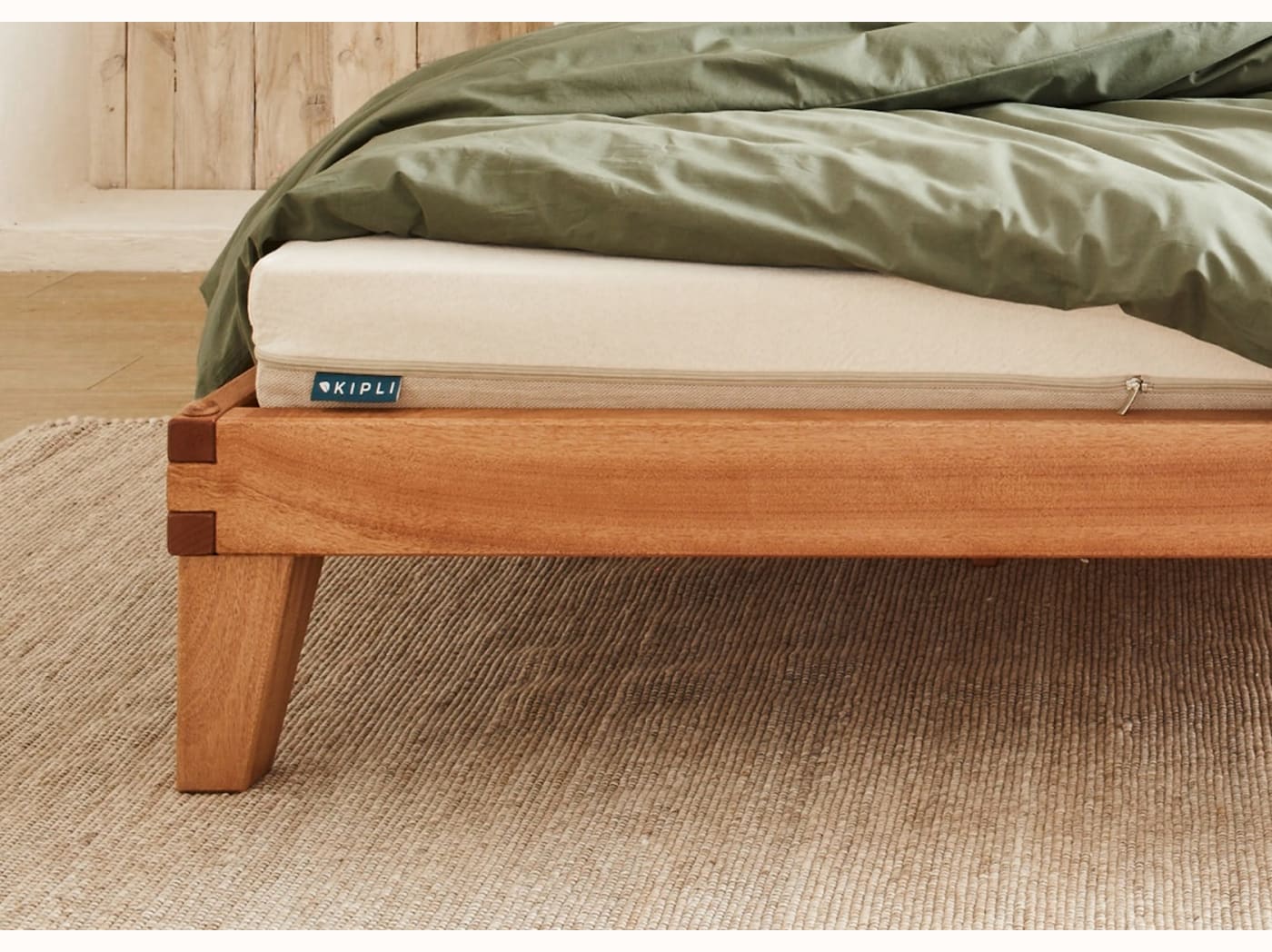 Bett mit Massivholz-Lattenrost LUCA
