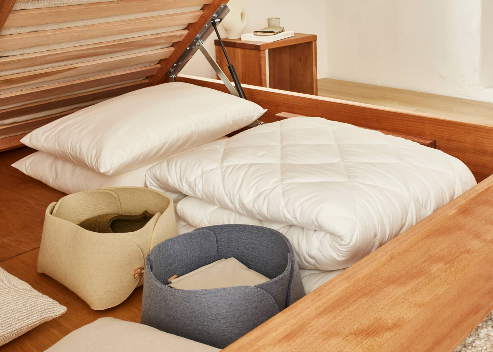 Cama con cajones de madera maciza LUCA