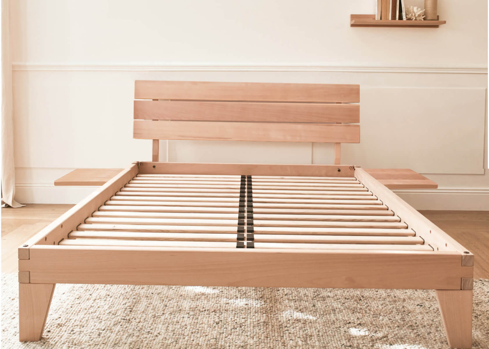 Bett mit Lattenrost aus massiver Buche NOVA