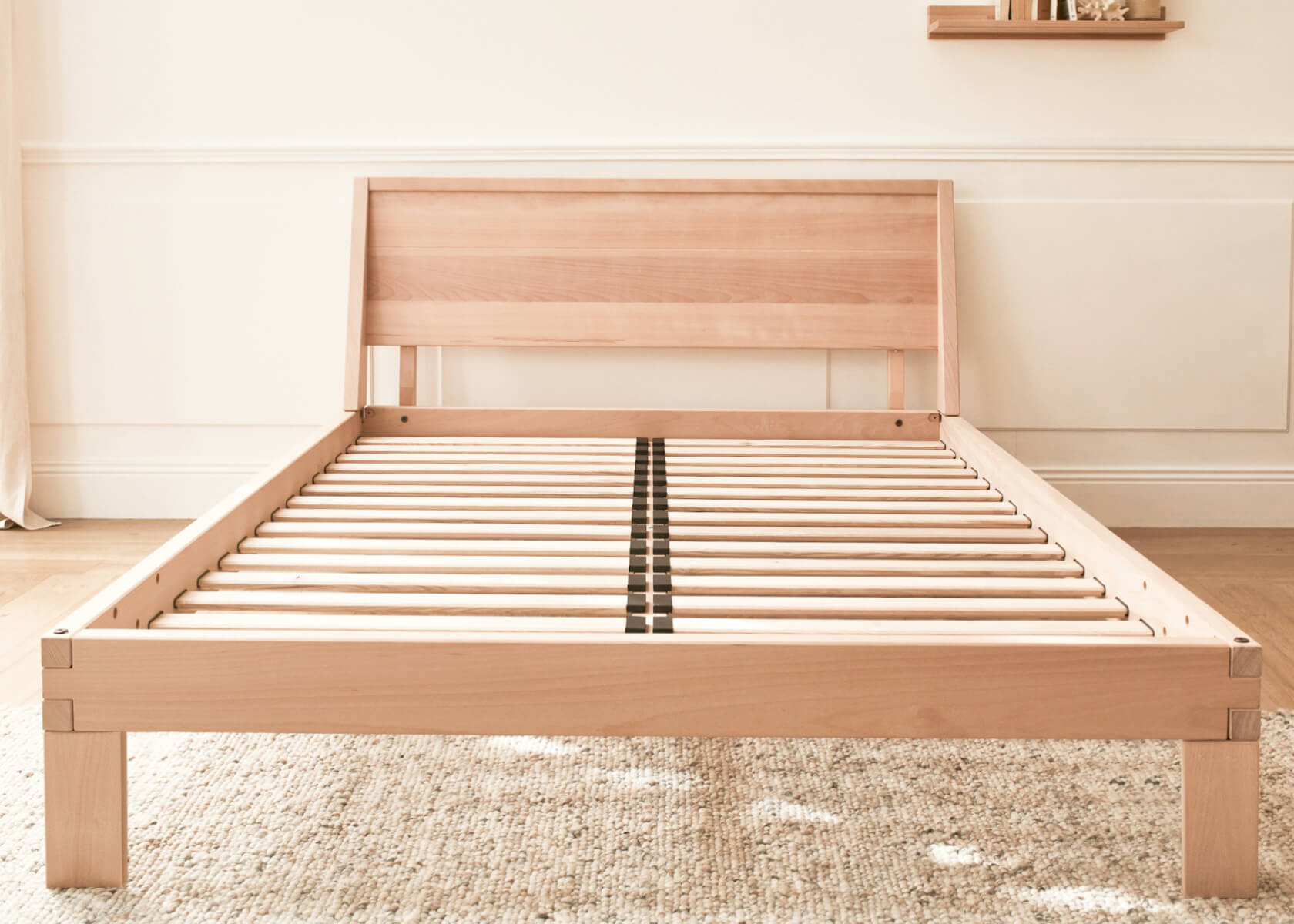 Bett mit Lattenrost aus massiver Buche NOVA