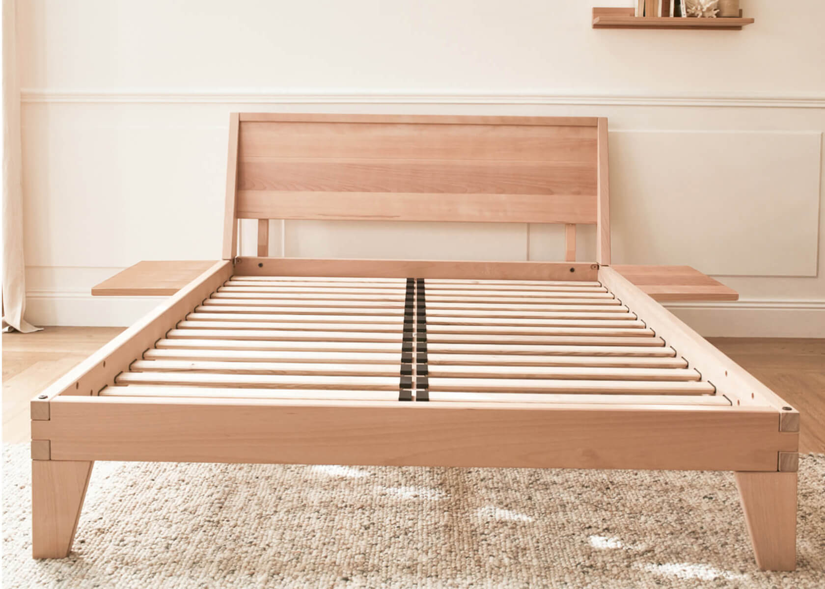 Bett mit Lattenrost aus massiver Buche NOVA