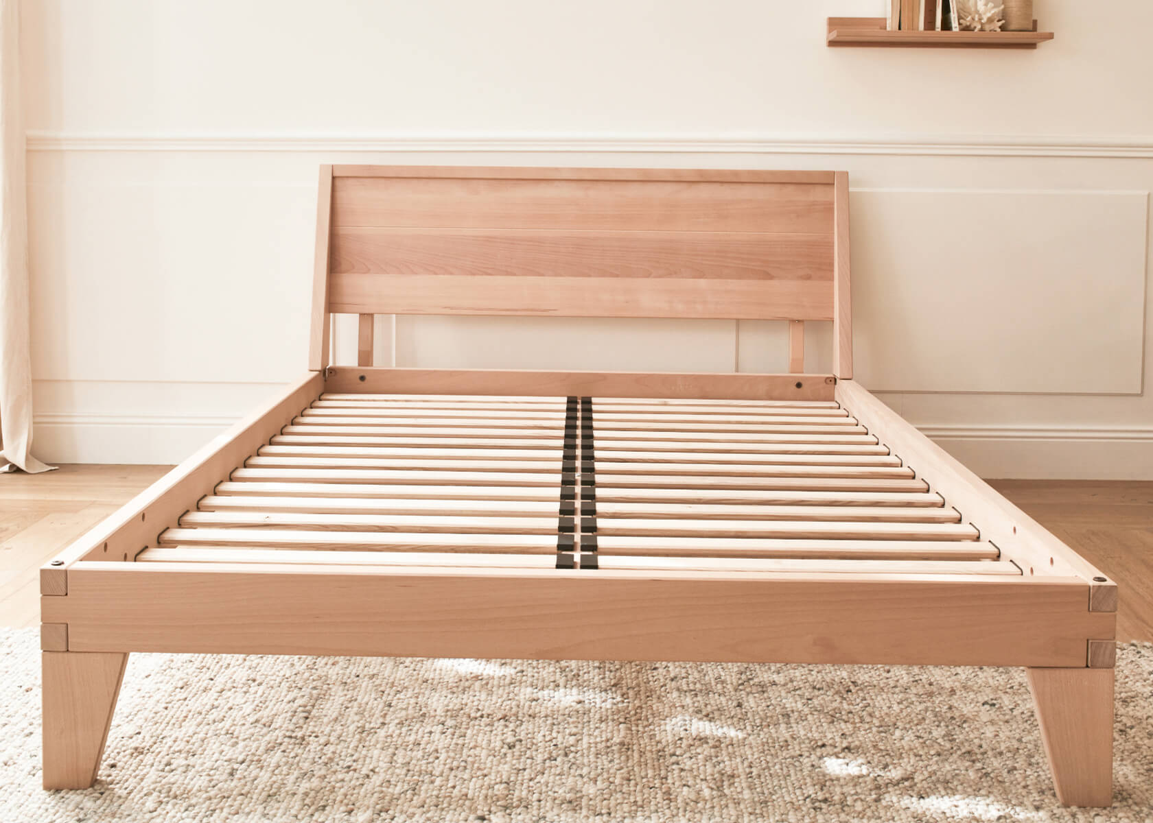 Bett mit Lattenrost aus massiver Buche NOVA