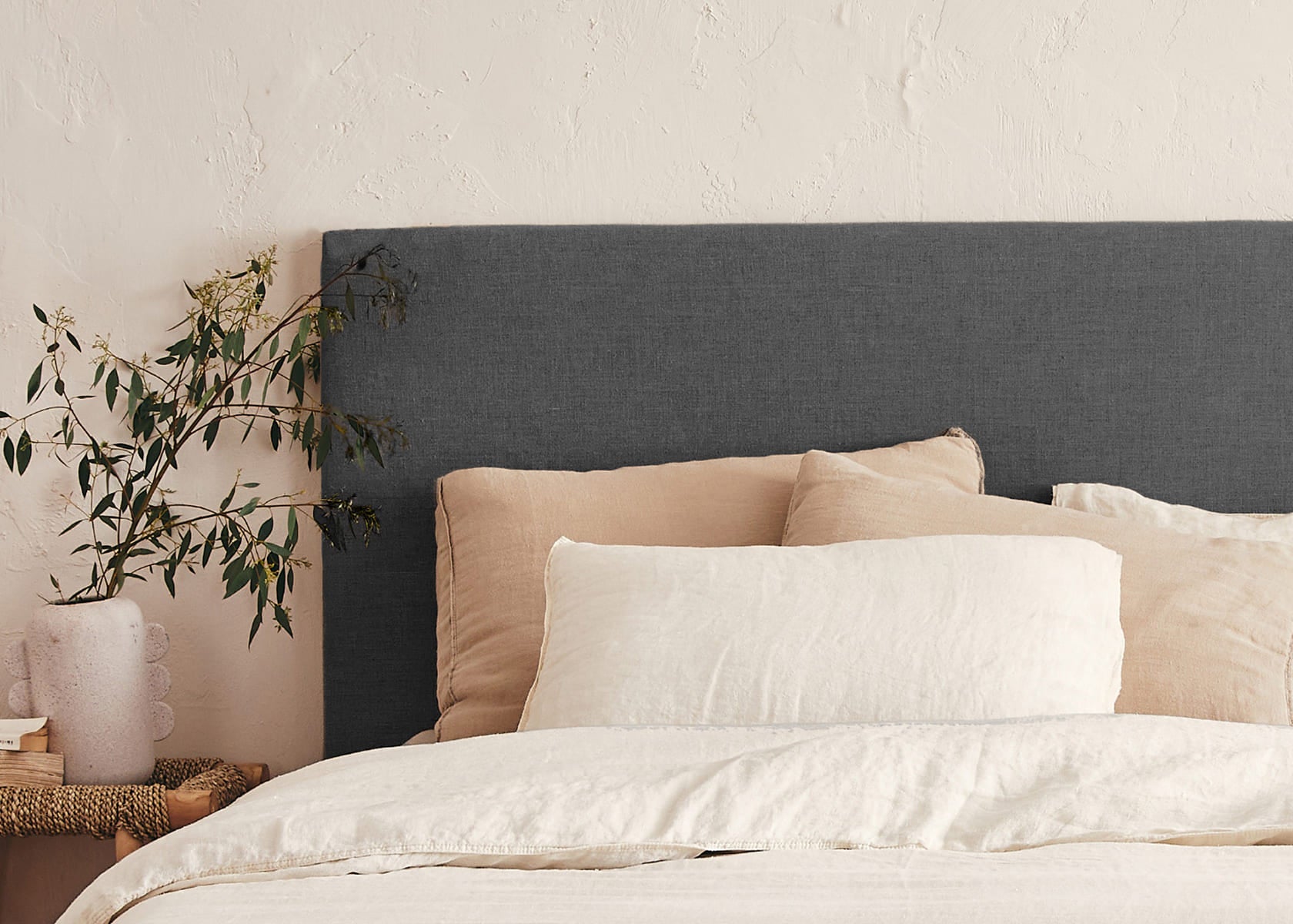 Letto con rete in legno massello AVA