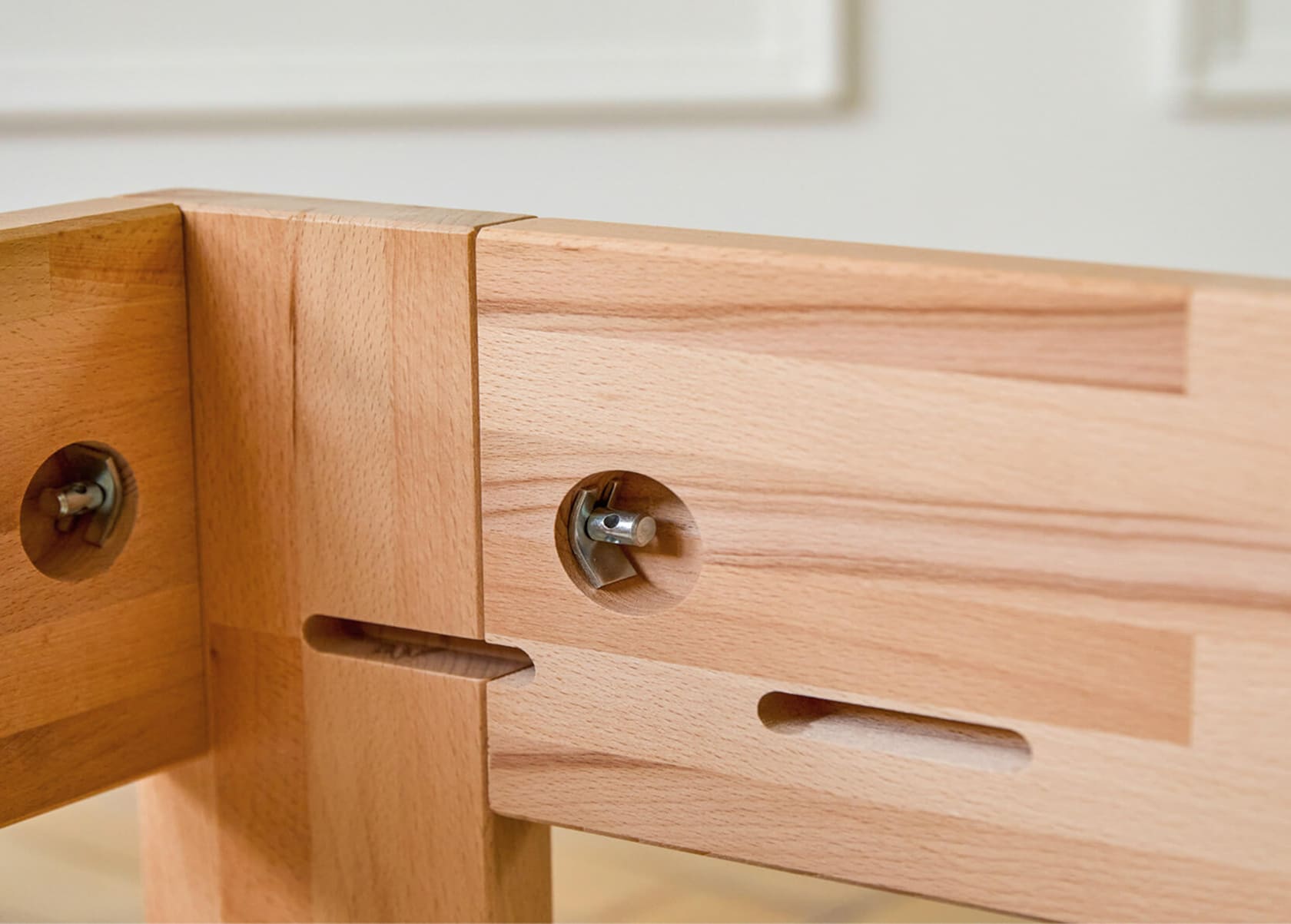 Letto con rete in legno massello AVA