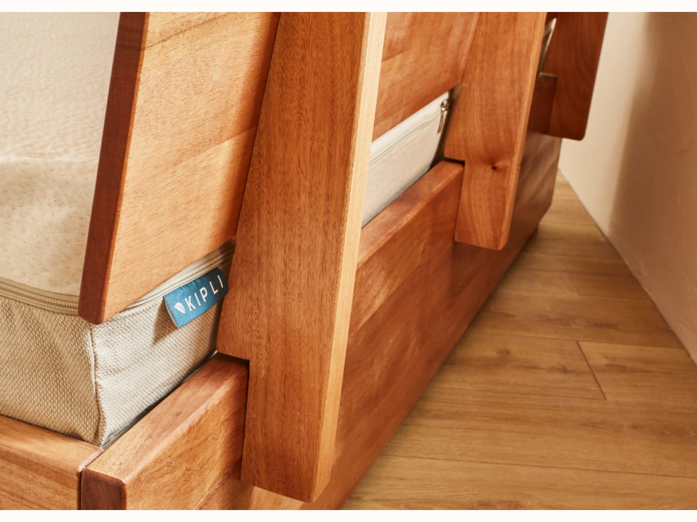 Letto contenitore in legno massello LUCA
