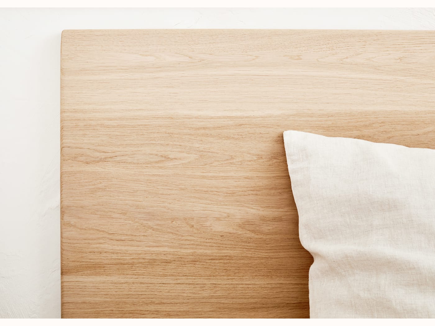 Letto a piattaforma in legno massello LIVIA