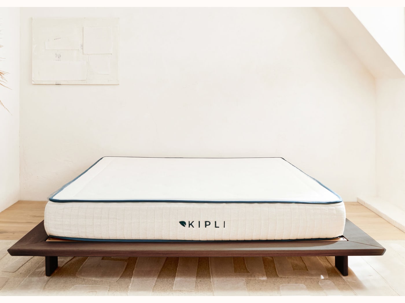 Letto a piattaforma in legno massello LIVIA