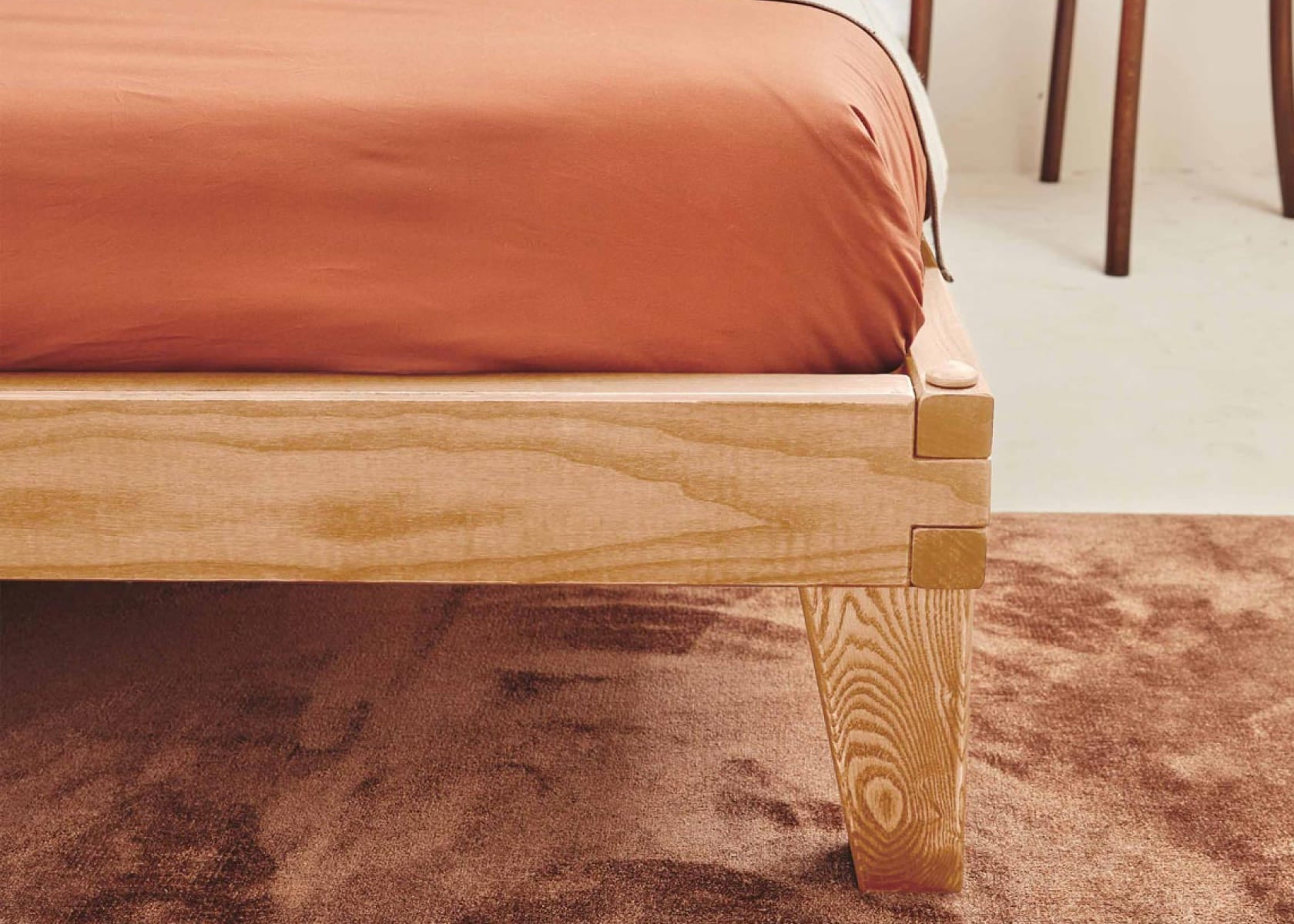 Bett mit Massivholz-Lattenrost LUCA