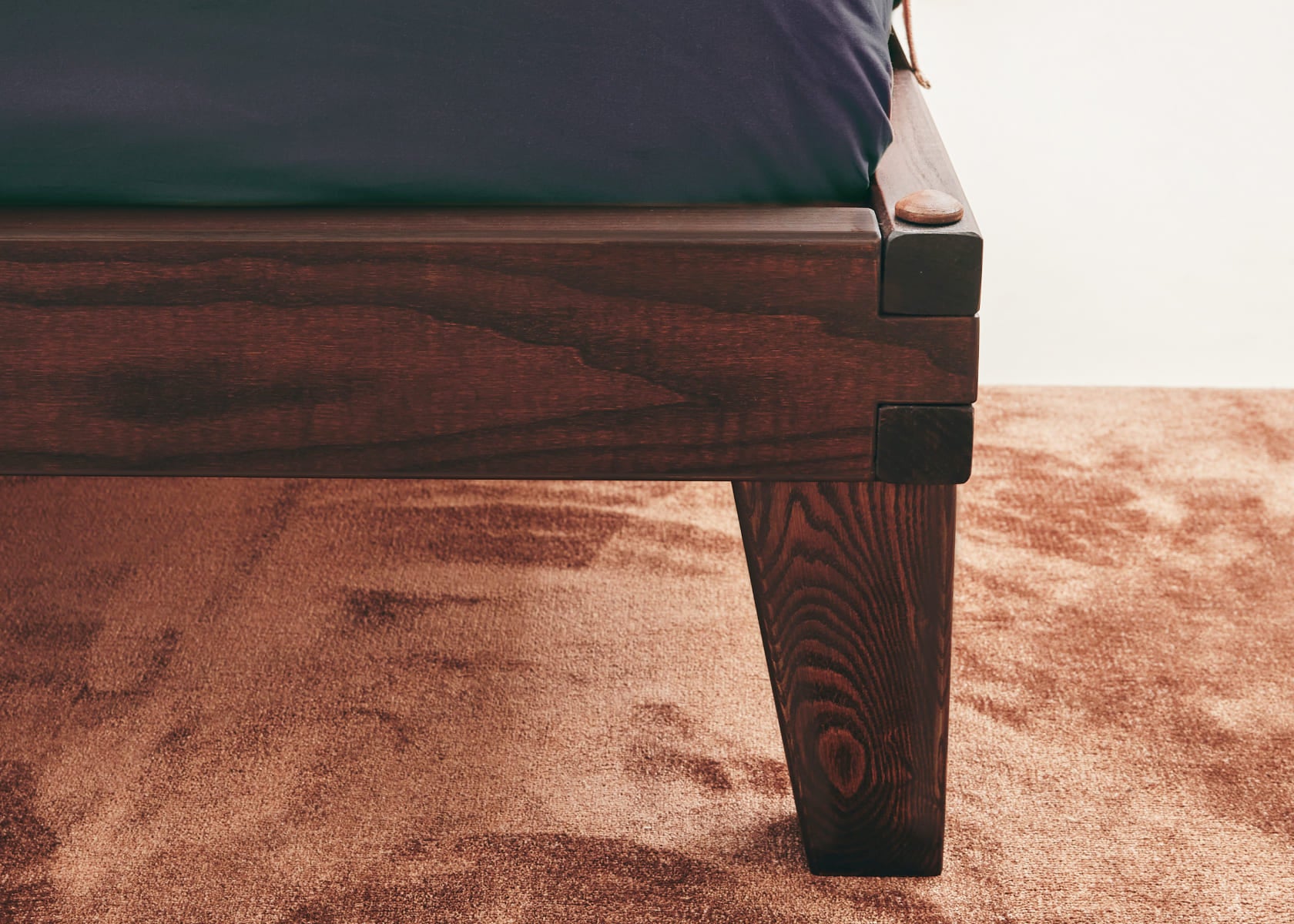 Bett mit Massivholz-Lattenrost LUCA