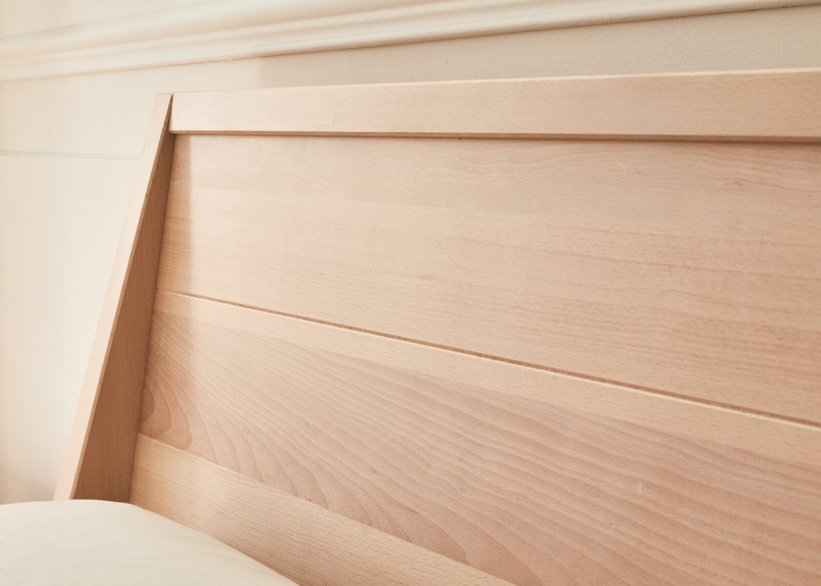 Letto con rete in faggio massiccio NOVA