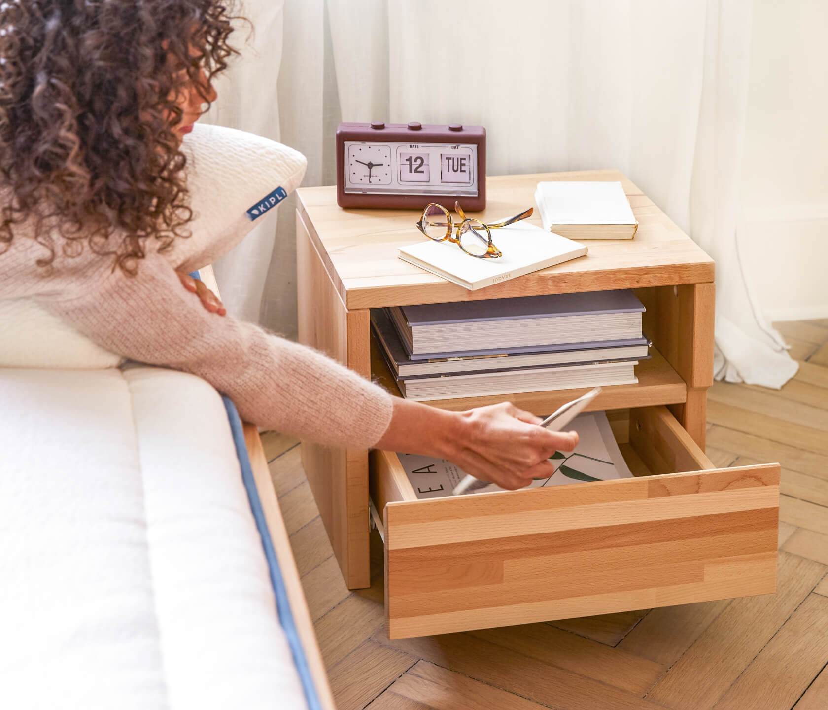 Comodino in legno massello AVA
